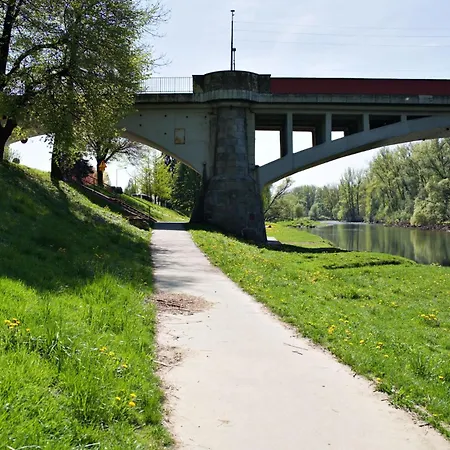 Bulwary 3 アパート